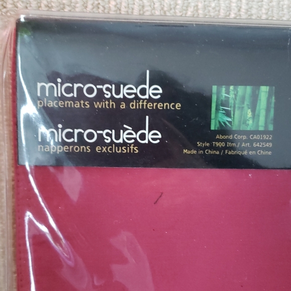 8 Red Micro-suede Placemats - Picture 3 of 4